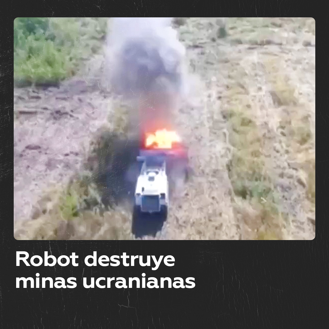🤖 Robot destruye minas ucranianas Un robot desminador ruso limpia campos minados en la región de Lugansk, Rusia. Esta tecnología ayuda a proteger vidas y facilitar el proceso de desminado en áreas peligrosas.