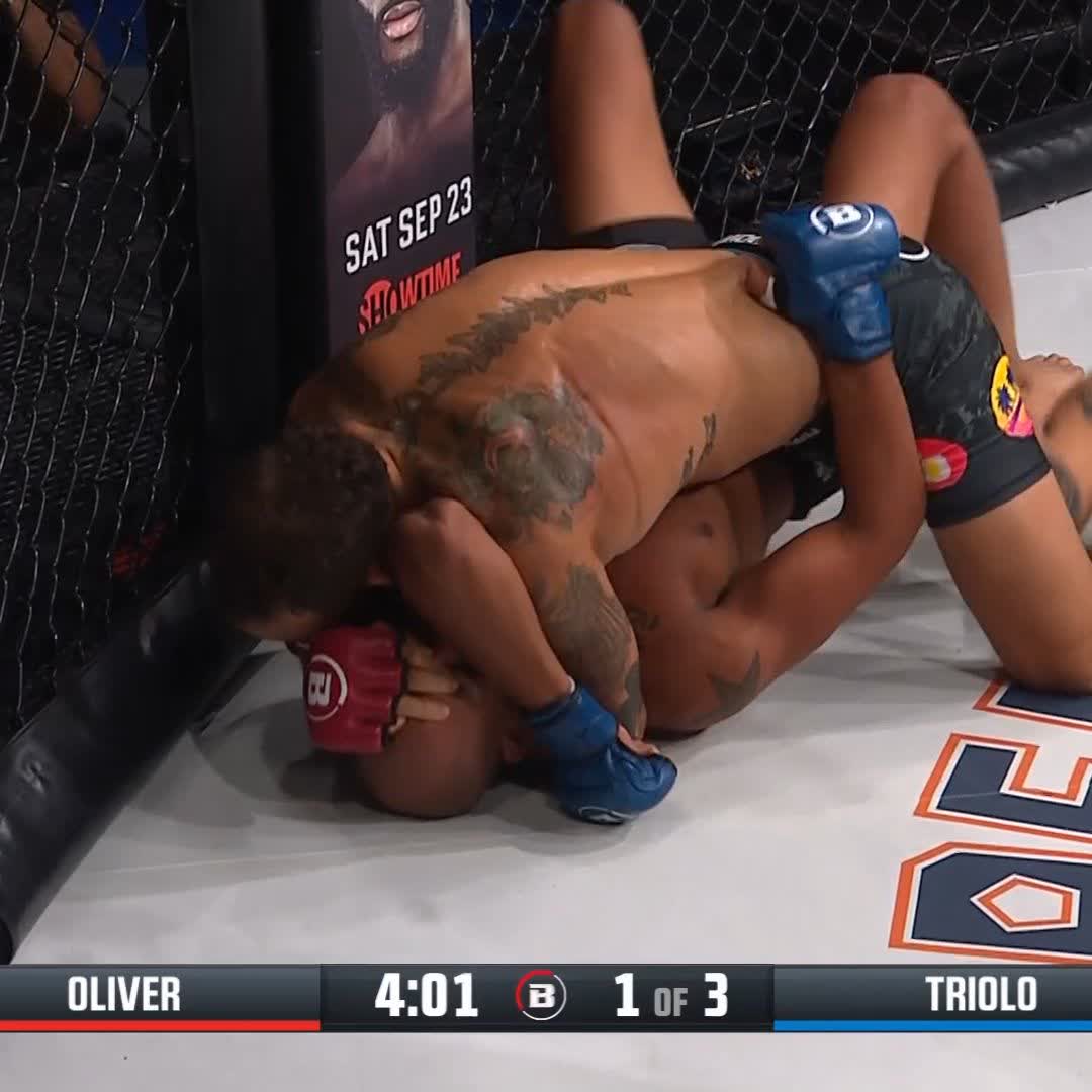๐ช๐๐๐๐ข๐ ๐ to Bellator! ๐ช Wrestling prodigy Jordan Oliver gets the job done in his MMA debut. ๐บ #Bellator298 Monster Energy Prelims LIVE on YouTube โถ๏ธ