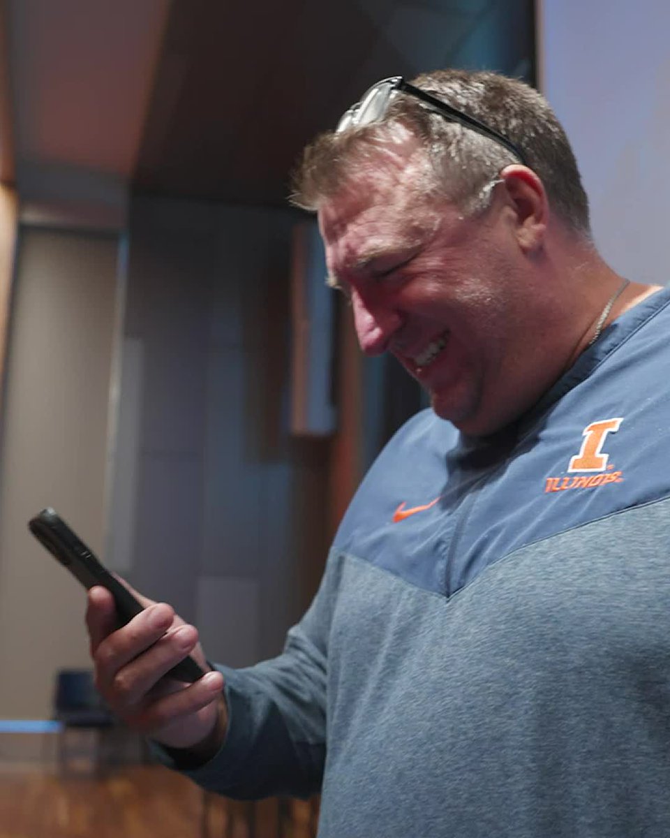 Coach B thought the buyer of the 10,000th new season ticket deserved a call. That turned into a FaceTime during a team meeting. #Illini // #HTTO // #famILLy