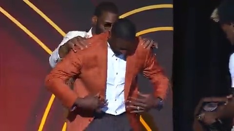 Looks great on you, DWade. Nobody deserves this more than you! #WadeHOF