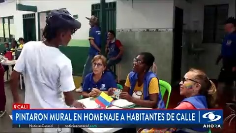 Este viernes se celebró el día de la colombianidad y la Fundación samaritanos de la calle, la casa que sirve como refugio para personas en condición de calle en Cali, se pintó de colores. Así se vivió la jornada 👇 Más en