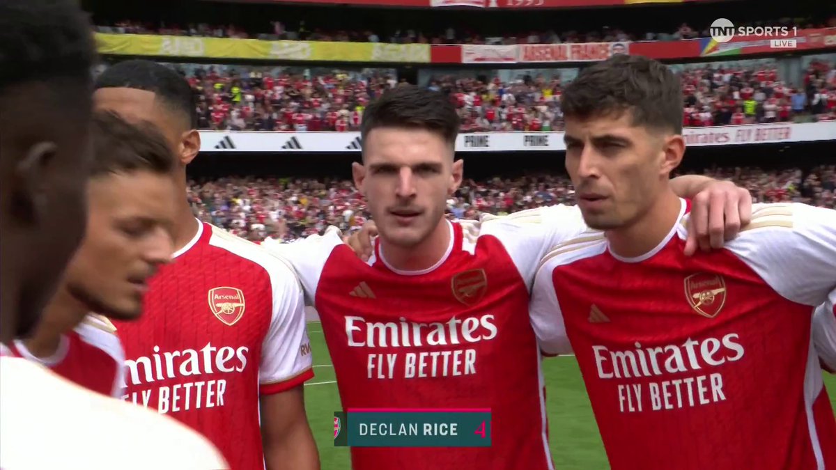 Just Declan Rice singing North London Forever before kick-off 🎶