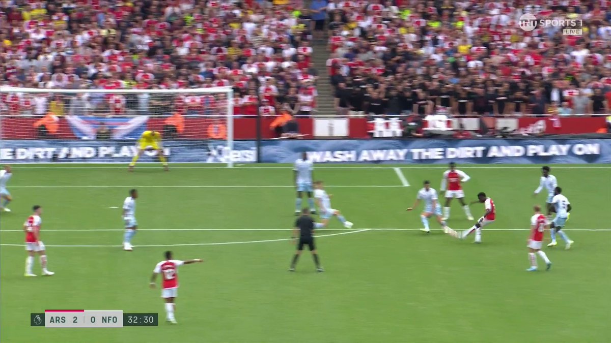 STOP THAT, BUKAYO SAKA! 🚀 📺 Watch live on TNT Sports & discovery+