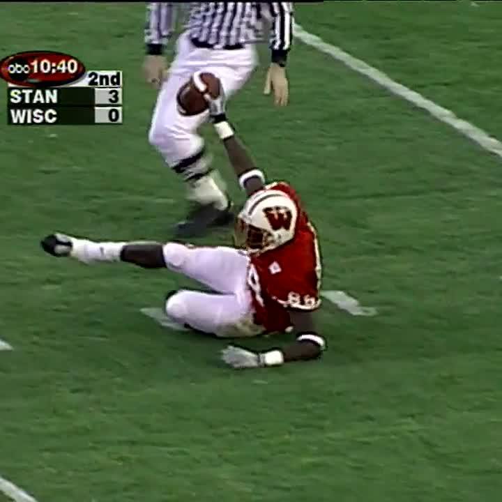 Happy 4️⃣5️⃣th, Chris Chambers! 🥳️ We're celebrating with the Wisconsin Football great's move-the-chains performance in the 2000 Rose Bowl Game.
