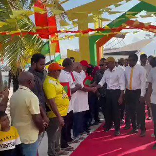 Miadhu riyasee candidate eh 15000 rayyithun dhiriulhey kulhudhufushi city ah vadaigathumun maruhaba kiyaa video eh alhugandu tag koh dhaurukuraathee dhannavameve. 1700 rayyithun dhiriulhey Kendhikulhudhoo ah miadhu Raees Ibrahim Mohamed Solih vadaigathumun dhamaalaafa oiy line ves maa dhigu nooontho eve. In Sha Allah mi inthikhaabu Raees Solih kaamiyaabu kuravvaanee seedhaa ehburuneve. 3️⃣✅