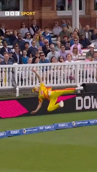 This is absolutely INCREDIBLE fielding from Sam Hain! 🤯 #BBCCricket #TheHundred
