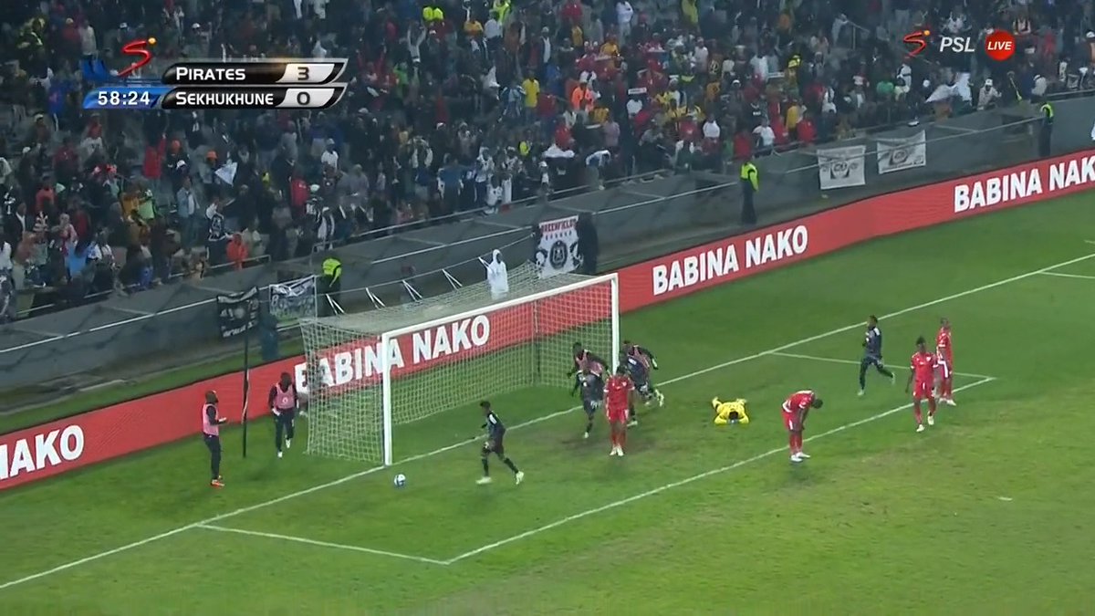 Pirates are turning it up 🏴☠️ Three goals in four minutes and it's now 4-0 with 30 minutes to go! Lepasa with a brace, Ndlondlo and Saleng with the others. 📺 Stream #MTN8 live: