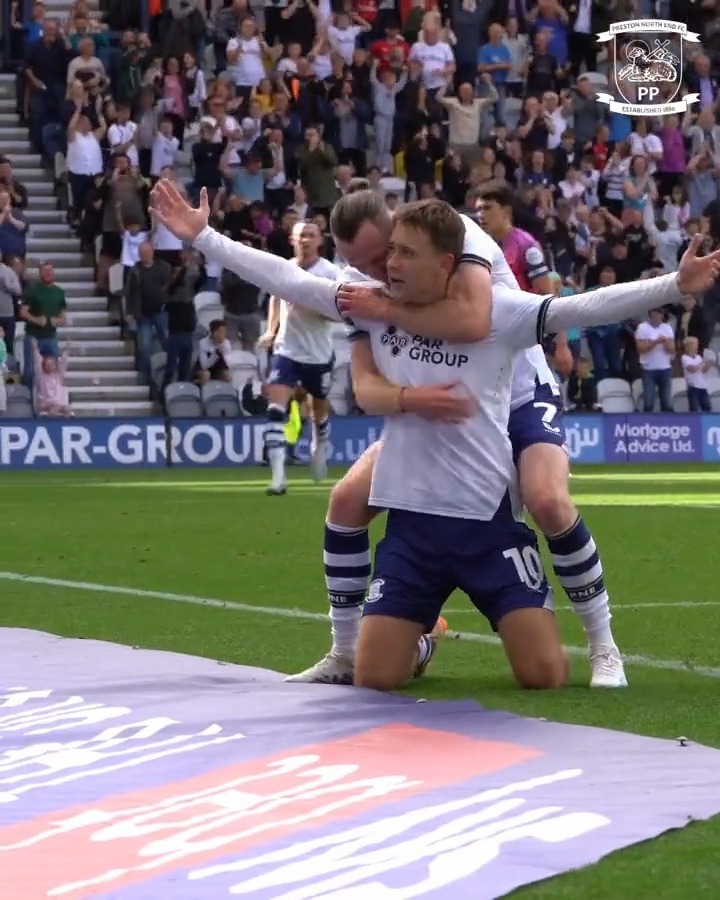 ☑️ First goal in English football. ☑️ First goal in front of the Town End. What a moment! 💫 #pnefc