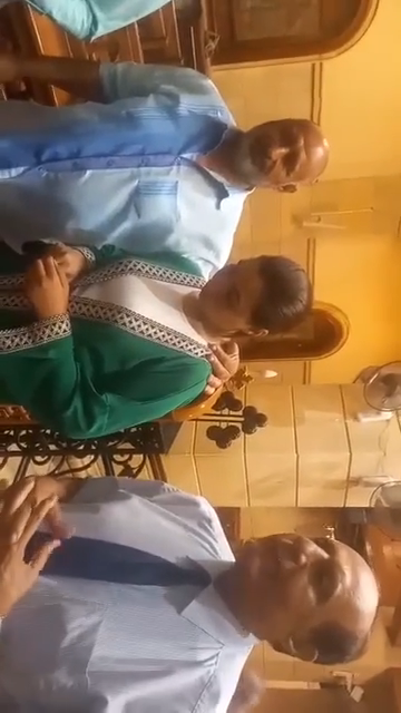 لما فشل المقطع السابق في إقناع الناس نشروا مقطعًا آخر أشد قبحًا تظهر فيه الفتاة بوضوح وهي رافضة لكل طلباتهم هل هذه كانت مخطوفة وتحررت أم كانت حرة واختطفت؟ #مريم_سمير_فايز