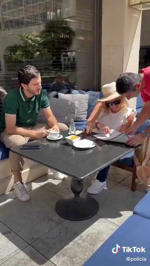Y así es como se acaban las risas del terraceo El 📱 mejor al bolsillo #VeranoSeguro