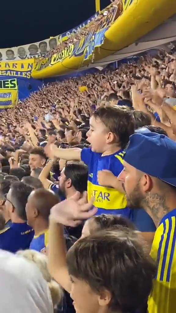 👀 Her futbolseverin ortak hayalidir çocuğuyla şöyle bir ortamı paylaşmak...