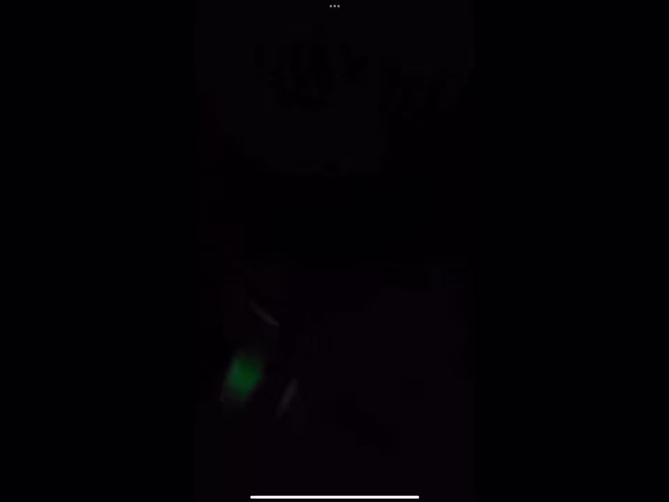 靠近顶楼的刺激，23层高层大草。两个人开玩笑开着开估计着看贱逼太贱按倒大操，声音超骚，说什么扒谁扒谁结果自己被扒光大操了吧😄旁边还有养猫的我在旁边漏牛子呢，突然叫了好几声吓死我了，不过后面知道没威胁后是真的刺激最后太骚贱顶不住直接射贱逼门把手上了😅频道更了5分钟 #酒店 #听房 #母狗