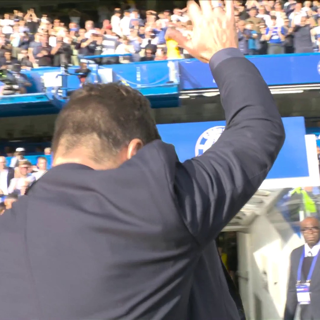A great reception for Mauricio Pochettino at Stamford Bridge 👏🔵