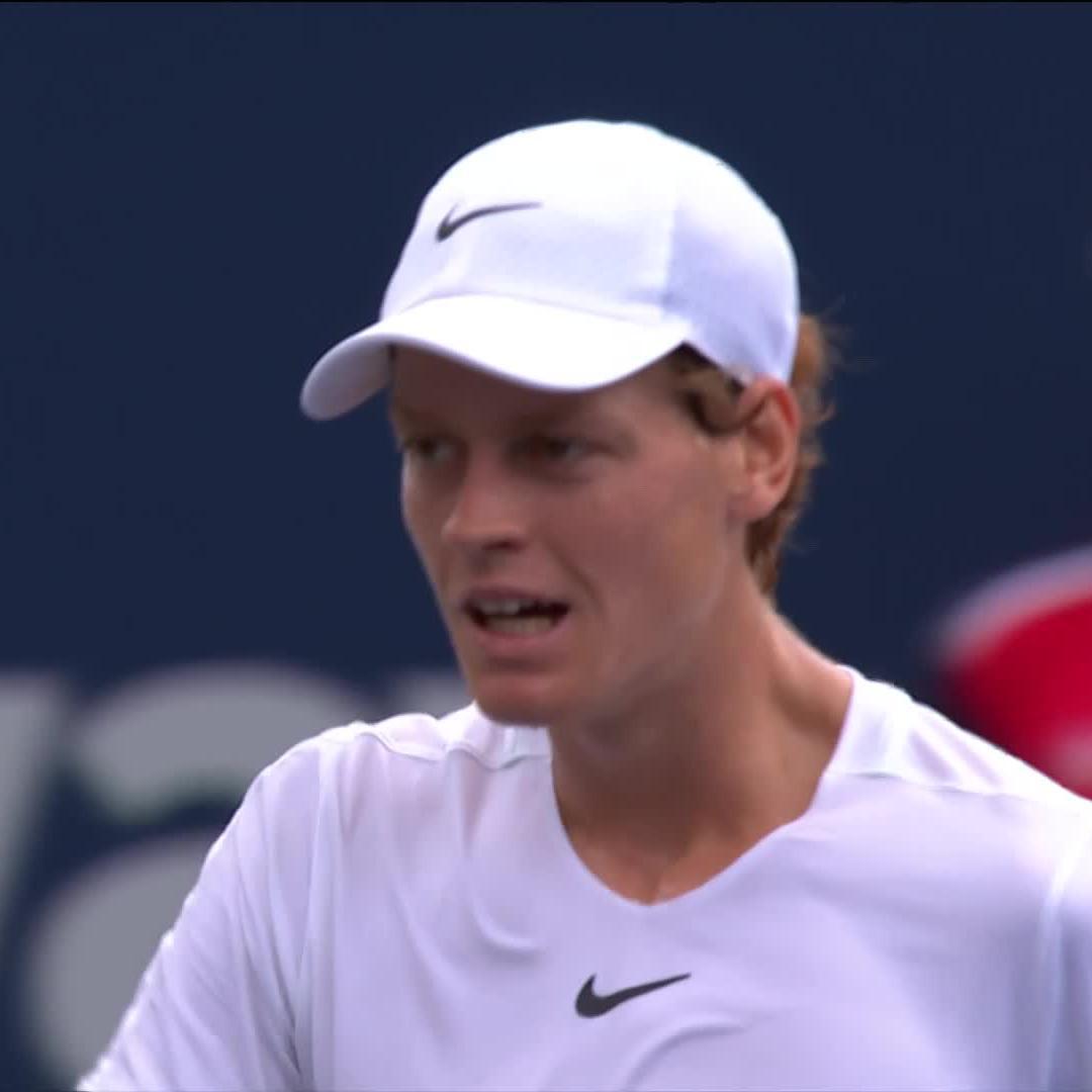 Advantage Jannik 🦊 The Italian takes the 1st set of the final 6-4! #NBO23