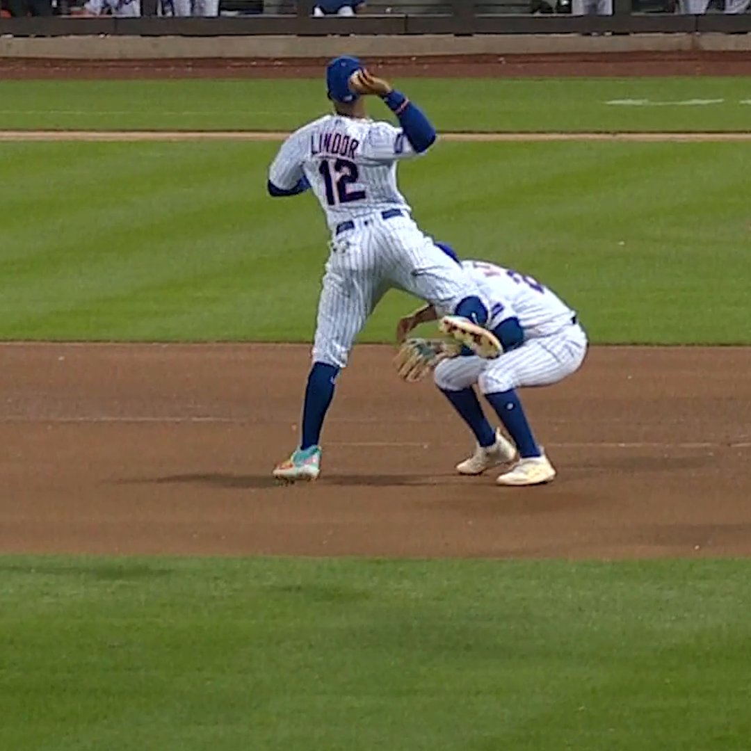FRANCISCO LINDOR WITH THE FADEAWAY THROW 😮‍💨 📺: ESPN