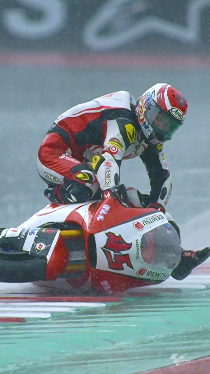 After a lil bit of surfing from Fabio Di Giannantonio in Silverstone 🏄 It reminded us that 長島哲太's performance really is the GOAT in #MotoGP surfing competition 🔟🔟🔟 #AustrianGP 🇦🇹