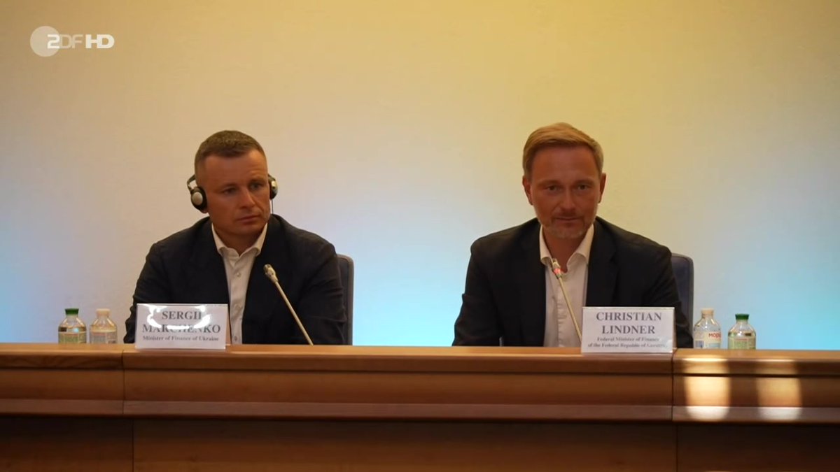 Finanzminister #Lindner ist nach Kiew gereist. Dort traf er unter anderem Bürgermeister #Klitschko, der betonte, wie dringend Luftabwehrsysteme gebraucht werden. Lindner versprach weitere Hilfen.
