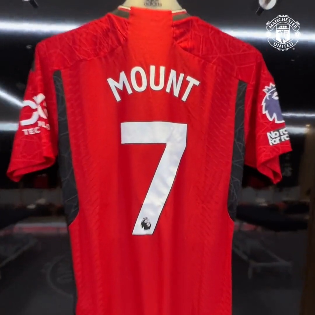 In the red zone! 🔴🚧 #MUFC || #MUNWOL