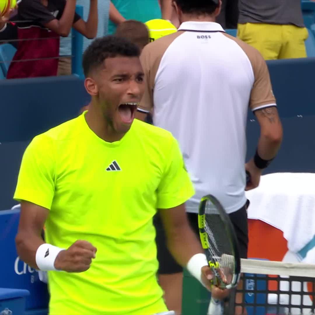 Feels for Felix 😊 Félix AugerAliassime notches his first win since May, 4-6 6-2 6-3 over Matteo Berrettini #CincyTennis