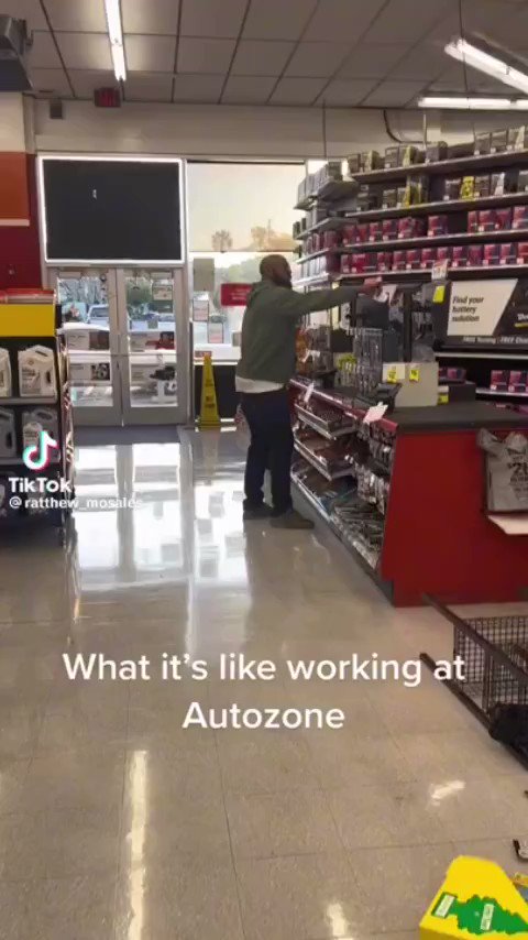 Man having a tantrums in autozone 😭