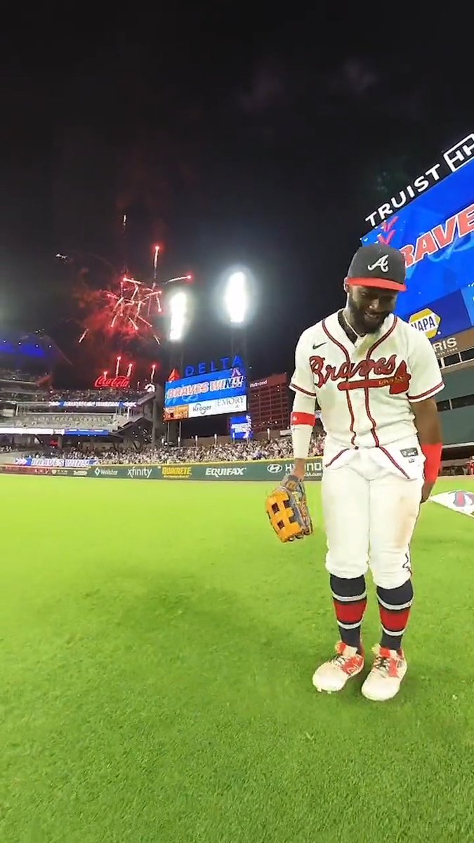 Goodnight from Blooper and the Atlanta Braves. ✌️