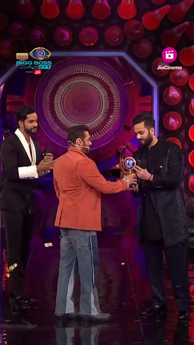 A bigg reason to celebrate Elvish's win as he creates a record! For the first time in the history of #BiggBoss a Wildcard wins the trophy❤ #BBOTT2 #BBOTT2onJioCinema #BiggBossOTT2 #JioCinema Salman Khan Elvish Yadav #ElvishYadav