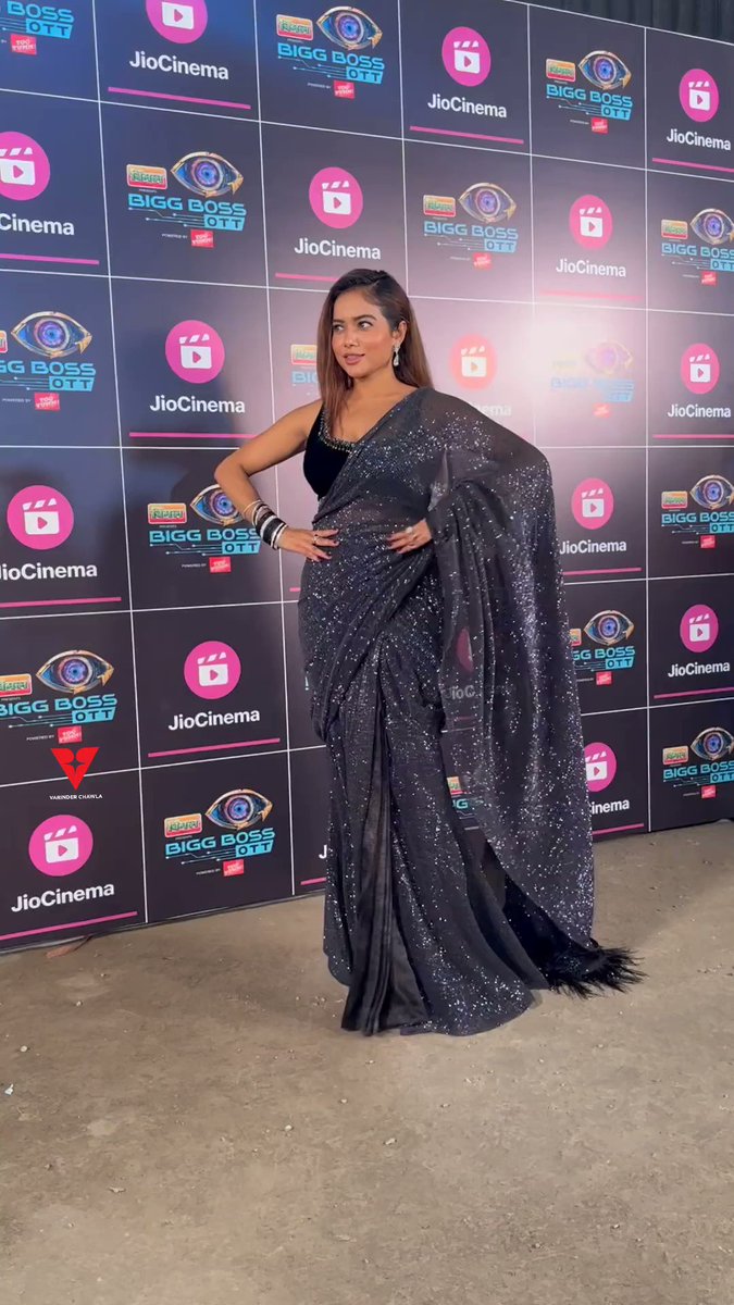 Manisha Rani posed for media last night