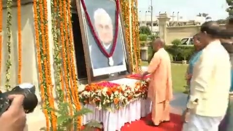 पूर्व प्रधानमंत्री, 'भारत रत्न' श्रद्धेय अटल बिहारी वाजपेयी जी को नमन!