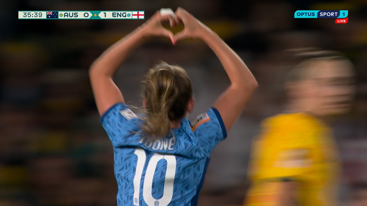 ENGLAND SCORE FIRST IN THE SEMI FINAL 🏴󠁧󠁢󠁥󠁮󠁧󠁿🦁 Ella Toone finds the net and what a finish it is. Sydney is SILENCED. Wow. Watch 📲 #FIFAWWC #OptusSport