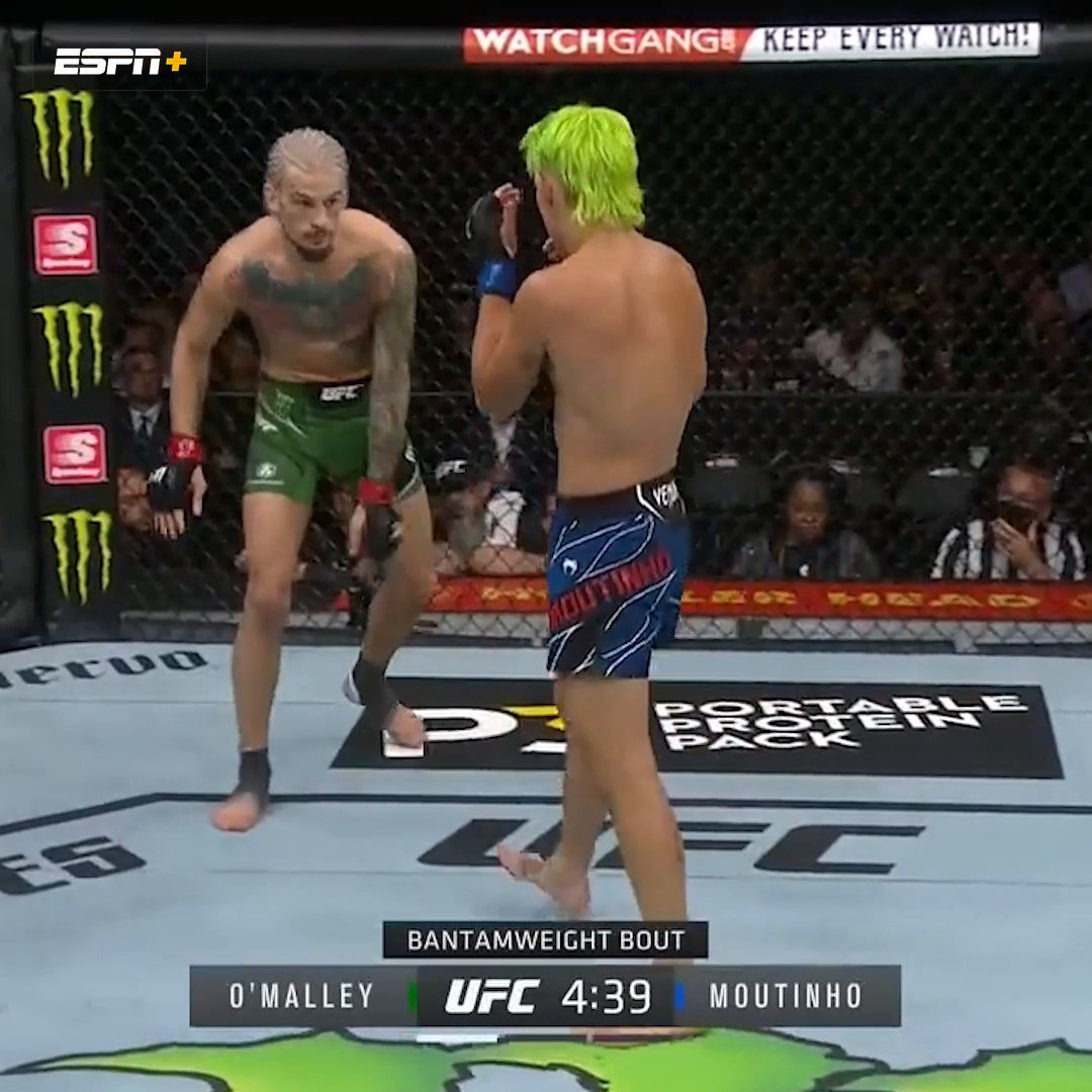 Sean O'Malley was hooping during the fight 🏀 #UFC292