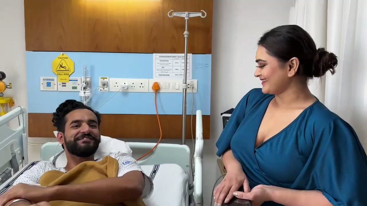 Bebika says to Abhishek, "Apne trophy nahi balki pure India ka dil jeeta hain," 🙌♥️