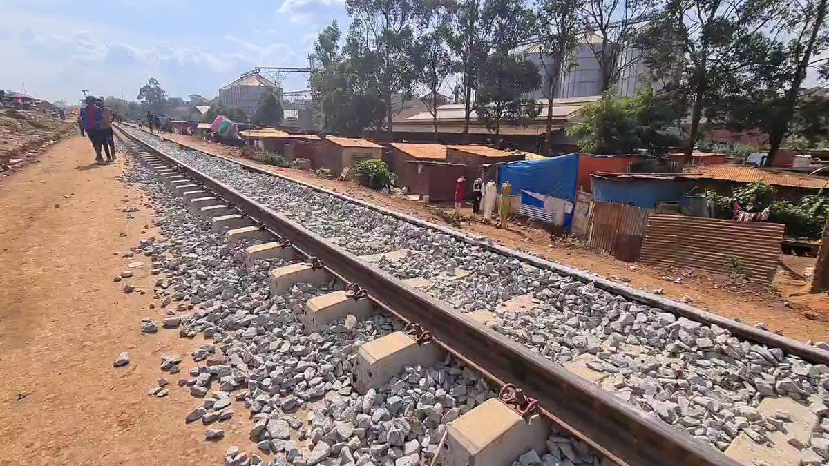 UPDATES - KLA NAMANVE WORKS: 2 km of track on the ground. Works are moving on despite the continued interruptions from residents and users of the embankment as a walkway. Line will reach Namboole level crossing tomorrow.