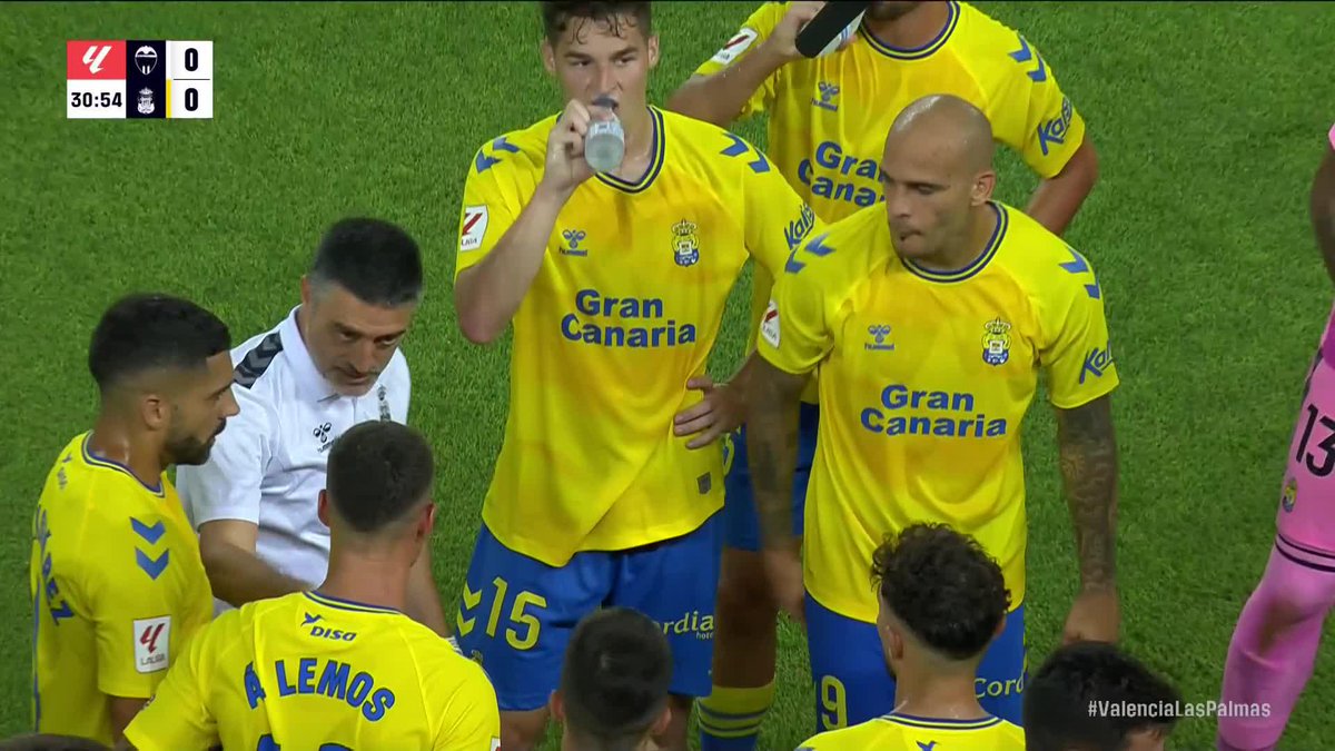 1 minuto de 𝐩𝐮𝐫𝐨 𝐜𝐚𝐯𝐢𝐚𝐫, 1 minuto de García Pimienta en acción. 🎙️👀 #LALIGAEASPORTS #BehindLALIGA #ValenciaLasPalmas
