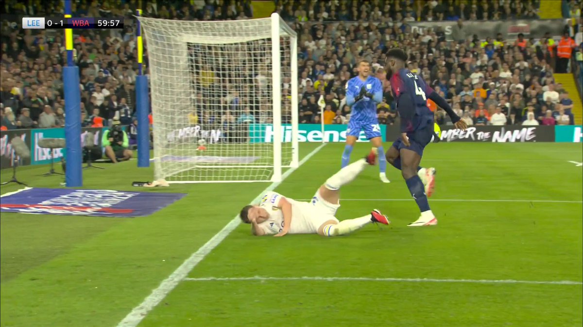 "In my eyes that's a penalty" 👀 Daniel Farke is FURIOUS at that Kipre challenge ⬇