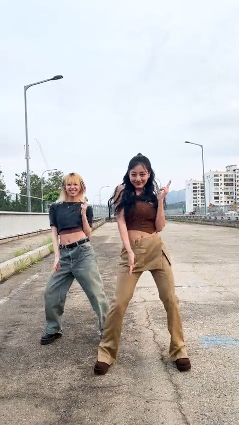 #KillinMeGood Challenge with #CHAEYOUNG 🔥Listen "Killin' Me Good" #TWICE #트와이스 #JIHYO #지효 #ZONE