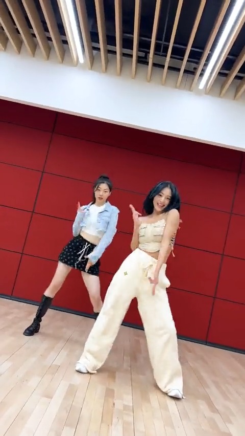 #KillinMeGood Challenge with #이하음 🔥Listen "Killin' Me Good" #TWICE #트와이스 #JIHYO #지효 #ZONE