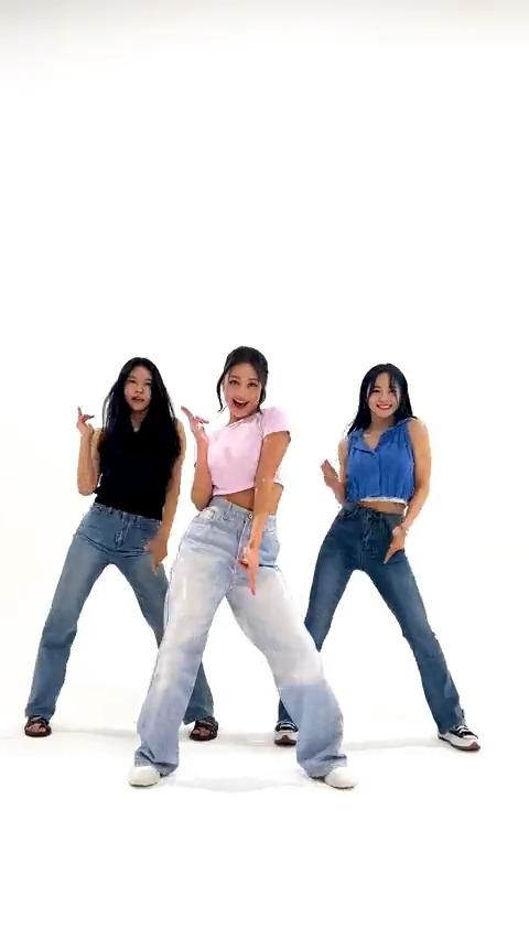 #KillinMeGood Challenge with #๊น์ธ์ #๊น๋์ ๐ฅListen "Killin' Me Good" #TWICE #ํธ์์ด์ค #JIHYO #์งํจ #ZONE