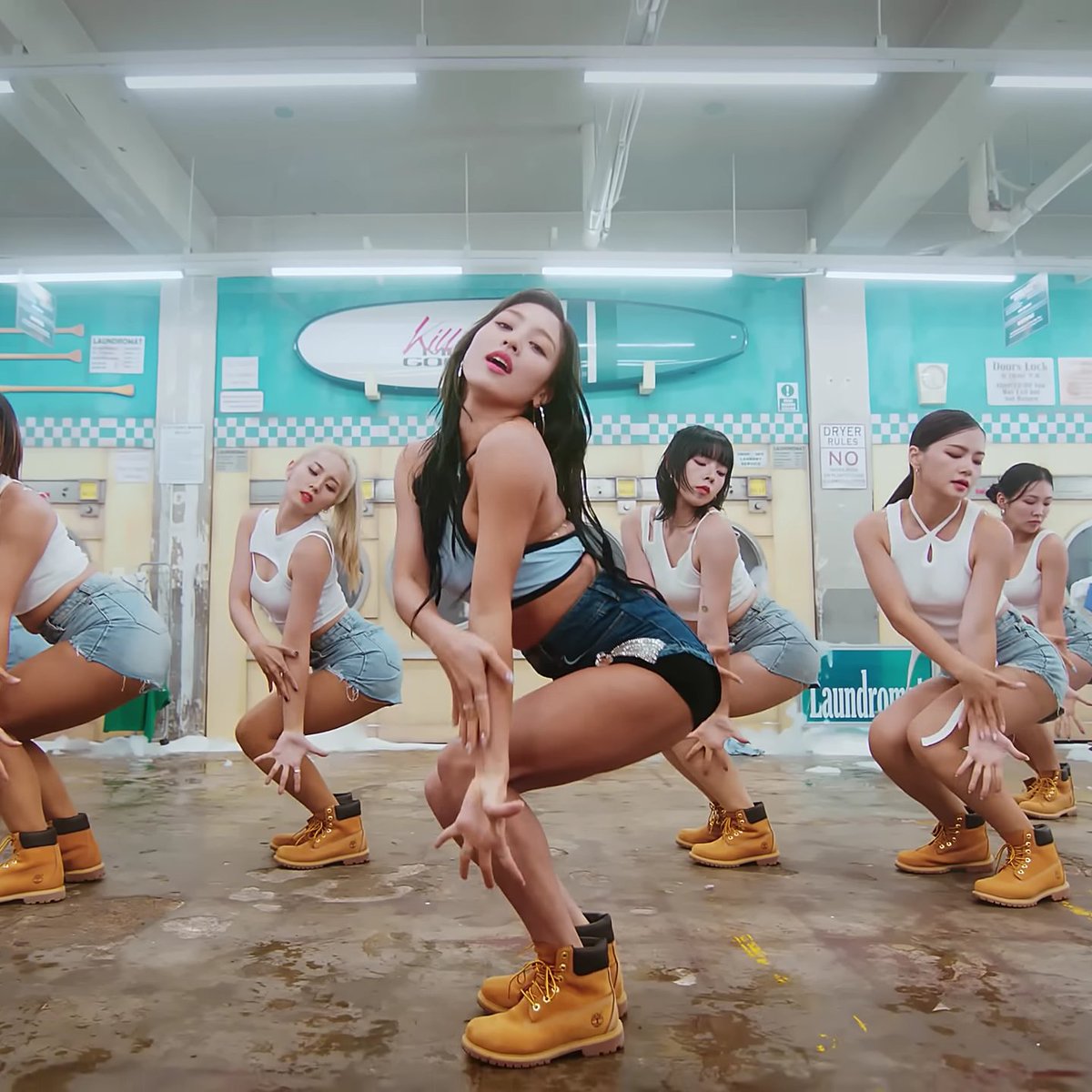 LOOK AT HOT GIRL JIHYO GO