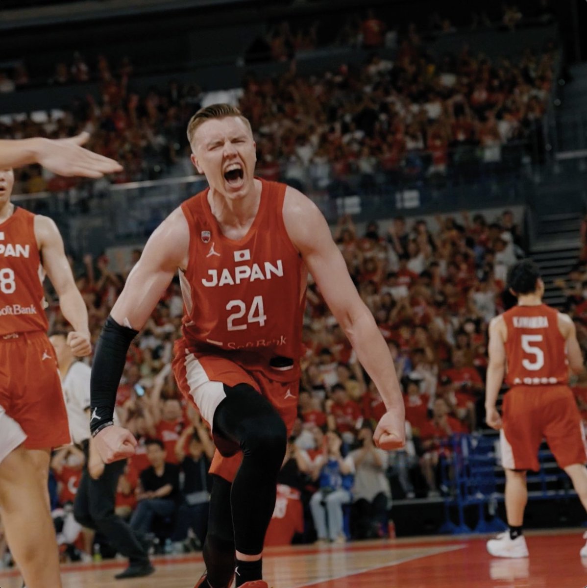この日最も大きな歓声に包まれた瞬間。 Josh Hawkinson #AkatsukiJapan #日本一丸 #ゴーアカツキジャパン