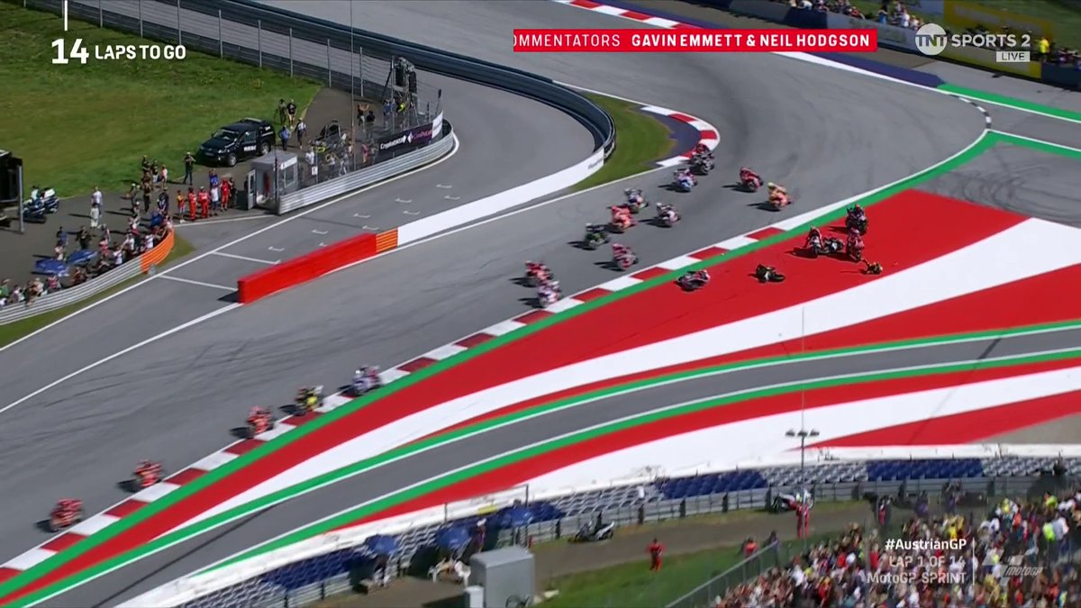 Miguel Oliveira foi abalroado na primeira curva da sprint do #AustrianGP.