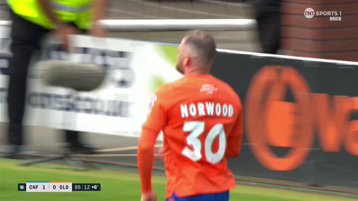 A LATE POINT RESCUED FOR OLDHAM 🤯 James Norwood pounces to put a stop to Chesterfield's perfect start ❌