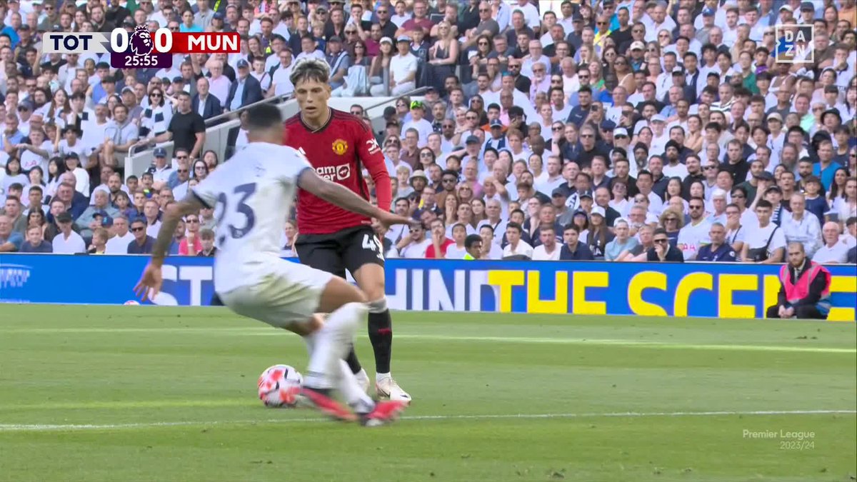 La mano del Cuti Romero que el VAR ha dicho que NO es penalti ¿Cómo lo veis? #PremierLeagueDAZN ⚽🏴󠁧󠁢󠁥󠁮󠁧󠁿