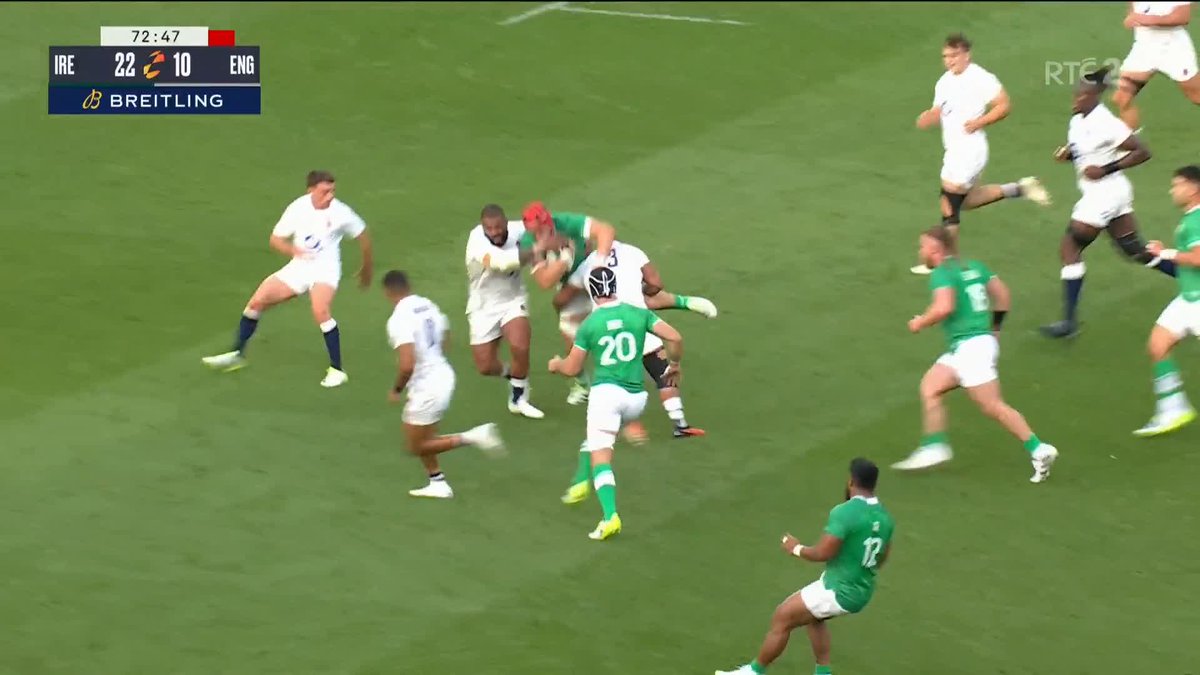 What a moment! What a finish! Keith Earls’ day just gets better as he goes over in the corner to blow the roof off the Aviva Stadium.