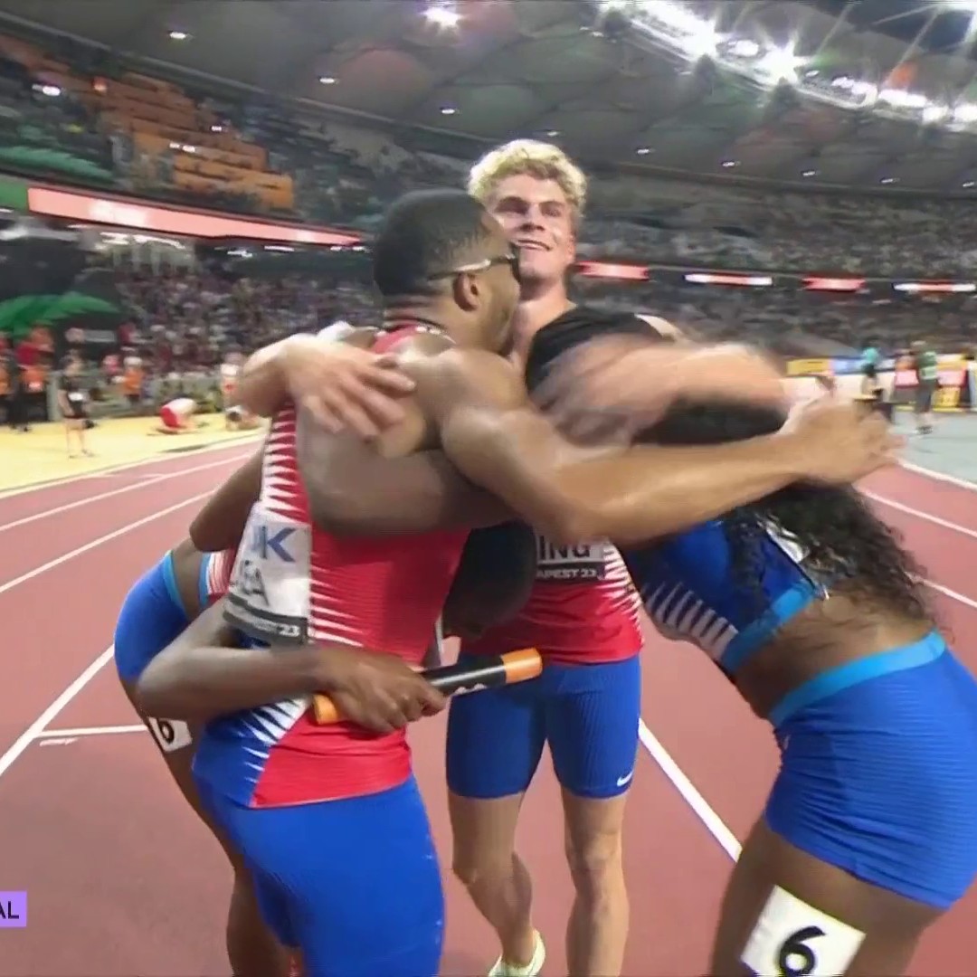 WORLD RECORD 🚨🇺🇸 Team USA's Justin Robinson, Rosey Effiong, Matt Boling and Alexis Holmes capture gold in the mixed 4x400m relay! 🥇 #WorldAthleticsChamps