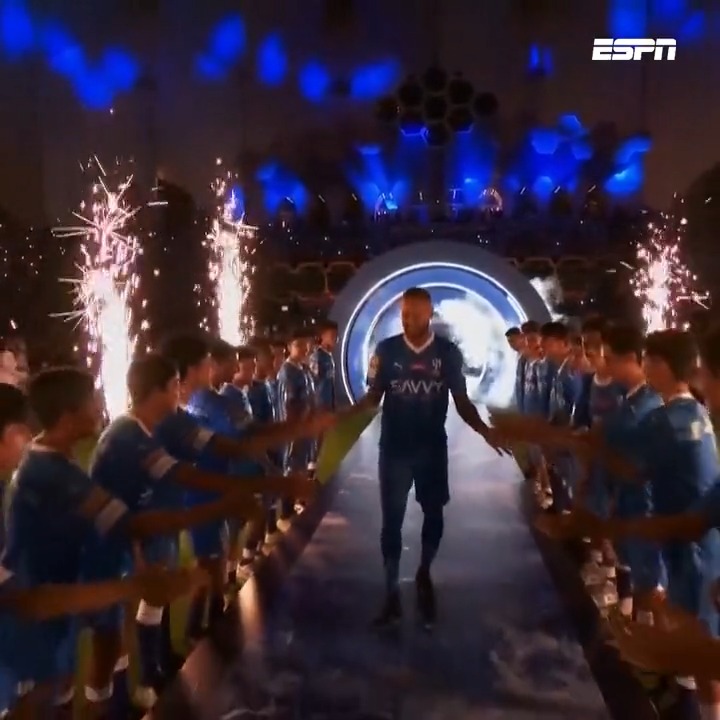Een 𝐢𝐧𝐝𝐫𝐮𝐤𝐰𝐞𝐤𝐤𝐞𝐧𝐝𝐞 presentatie voor Neymar jr. bij Al-Hilal! 😳🔥