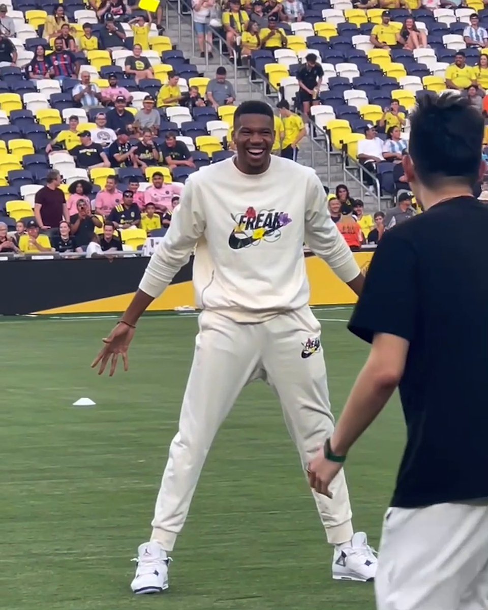 Nashville SC minority owner Giannis hit Ronaldo's "SIU' celebration before his team takes on Messi and Inter Miami 😂
