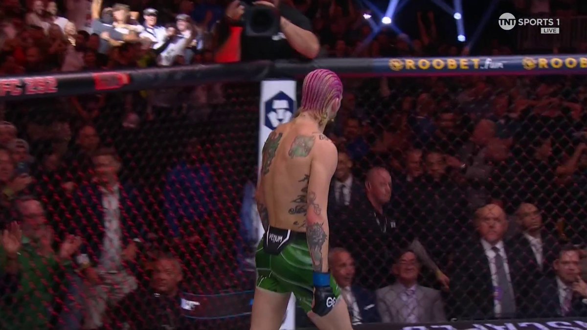 🏆𝐖𝐞𝐥𝐜𝐨𝐦𝐞 𝐭𝐨 𝐭𝐡𝐞 𝐒𝐮𝐠𝐚 𝐒𝐡𝐨𝐰! 🏆 Sean O'Malley has KNOCKED OUT Aljamain Sterling in the main event! 💪 #UFC292