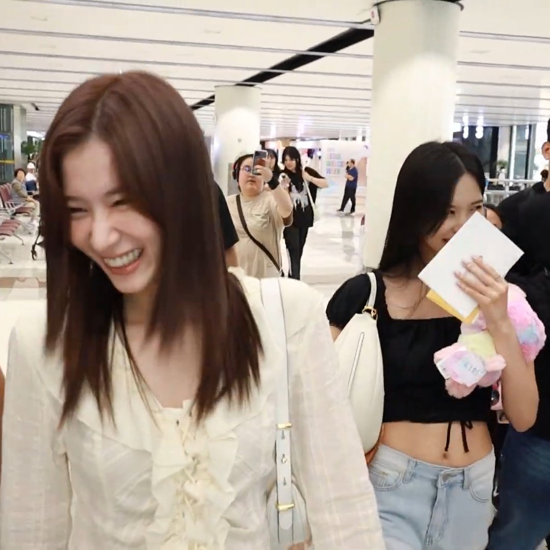 "Sana you're the prettiest" Sana: Look back Mina is there Mina: 🤭