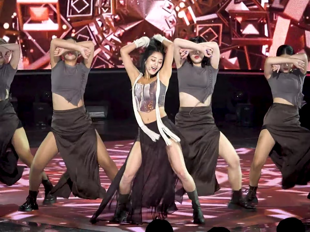 JIHYO IS SUCH A GOOD PERFORMER