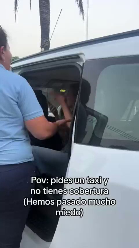 Asegura no tener cobertura para poder pagar y la taxista pierde los nervios